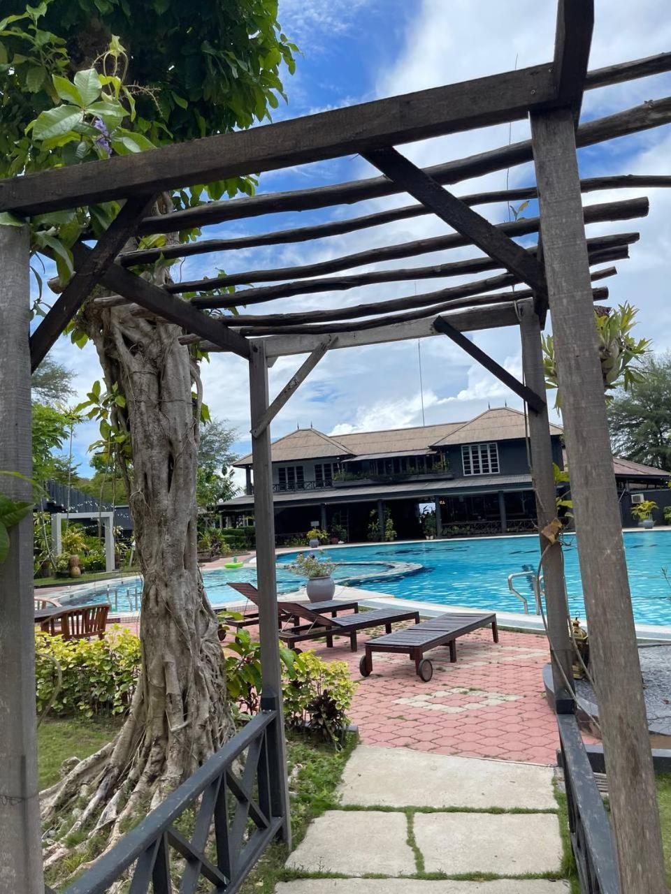 Beach Resort - Arwana Perhentian Besar Kampung Kuala Besut Luaran gambar